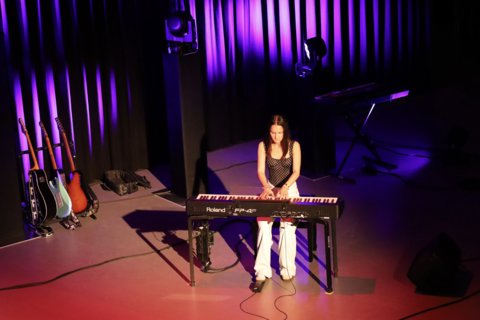 59-3E0AFC70-C357-4FA9-ADE1-A3FD258E52B4_1_201_a