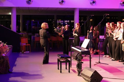 123-D7A6A514-75CC-4424-9E50-EE430561300A_1_201_a